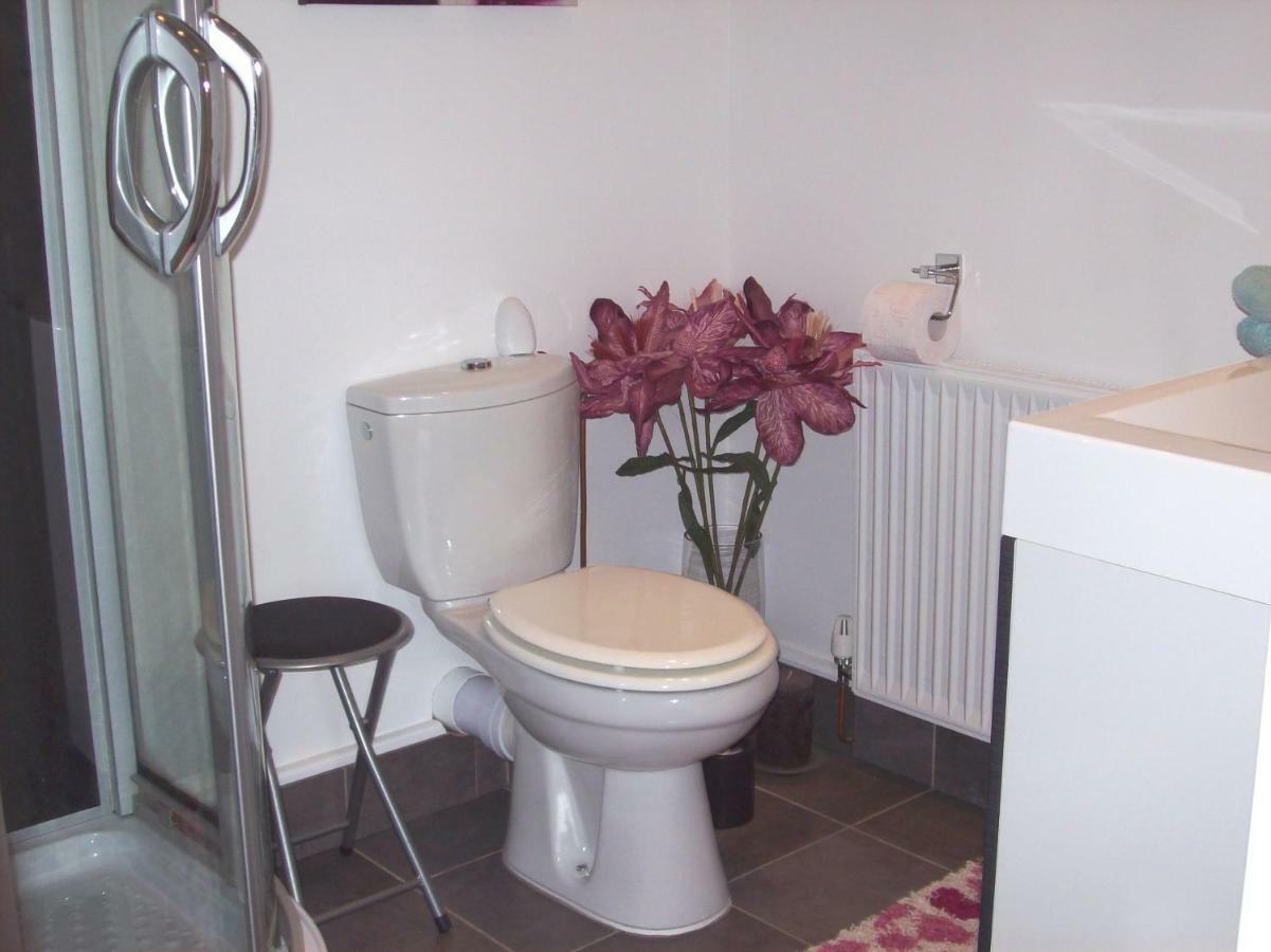 Le Rocher B&B Yvrandes Экстерьер фото