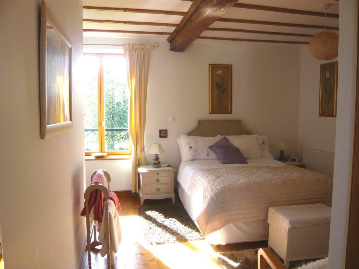 Le Rocher B&B Yvrandes Экстерьер фото