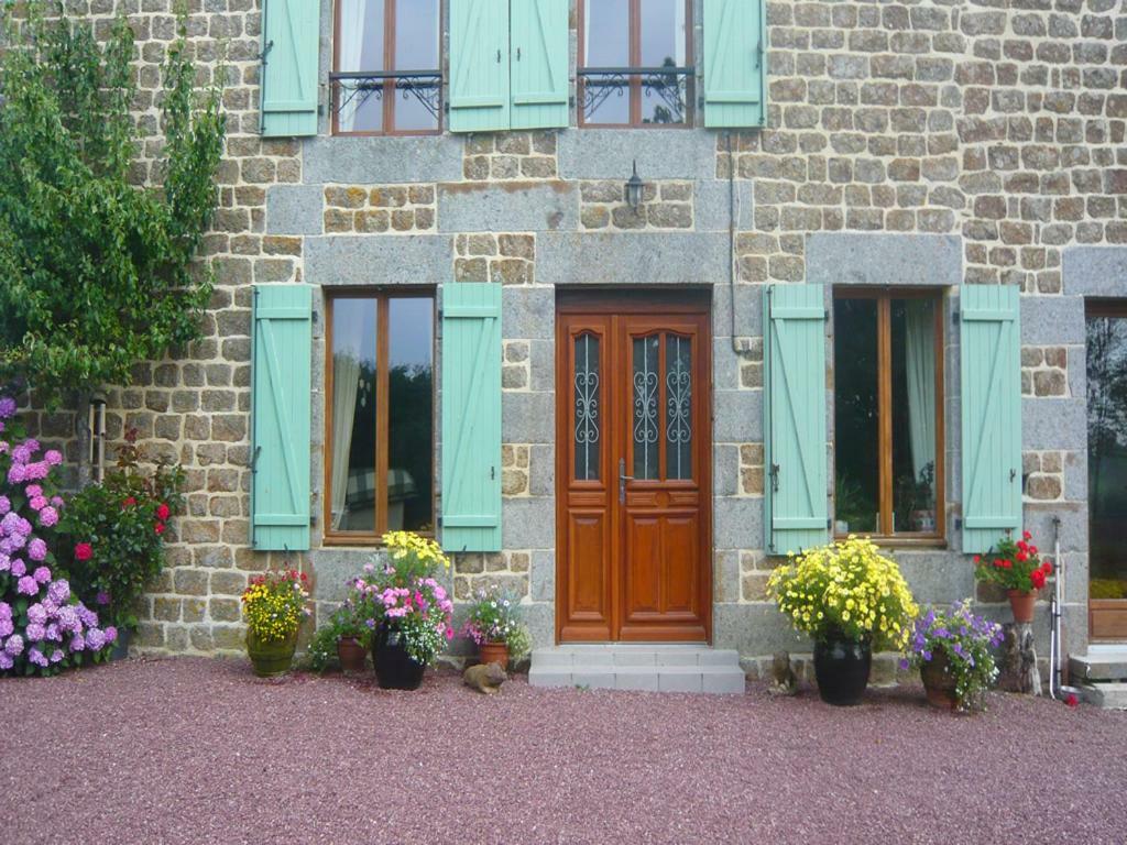 Le Rocher B&B Yvrandes Экстерьер фото
