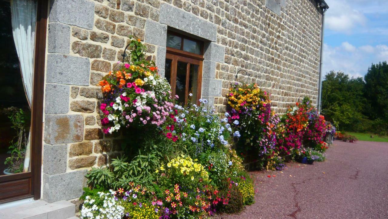 Le Rocher B&B Yvrandes Экстерьер фото