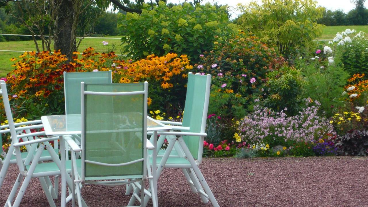 Le Rocher B&B Yvrandes Экстерьер фото